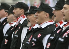 Maďarská garda hájí historické tradice. I proti Romům.