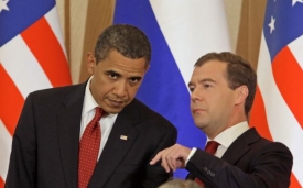 Prezidenti Medveděv a Obama už spolu zase mluv&iacute;.