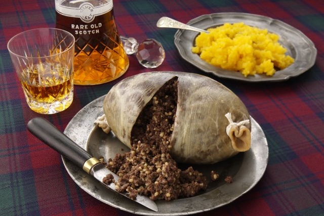 První zmínka o haggisu se objevila v anglické kuchařce z roku 1615.