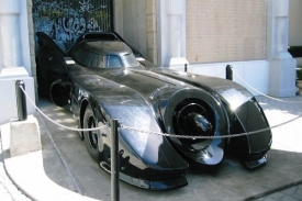 Batmobil z Burtonovy verze Batmana.
