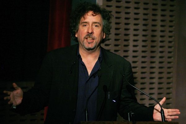 Tim Burton je filmař a umělec, kterého zajímá tajemno. Tim Burton je filmař a umělec, kterého zajímá tajemno.