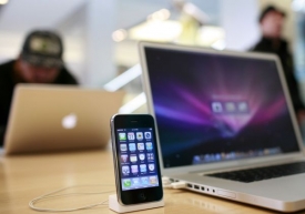 Nový iPhone 3GS ke koupi příliš neláká.