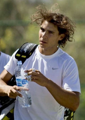 Rafael nadal chyst&aacute; po pauze n&aacute;vrat na tenisov&eacute; kurty.