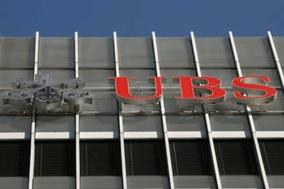 Kvůli vleklému sporu s USA ztrácí banka důvěru klientů.
