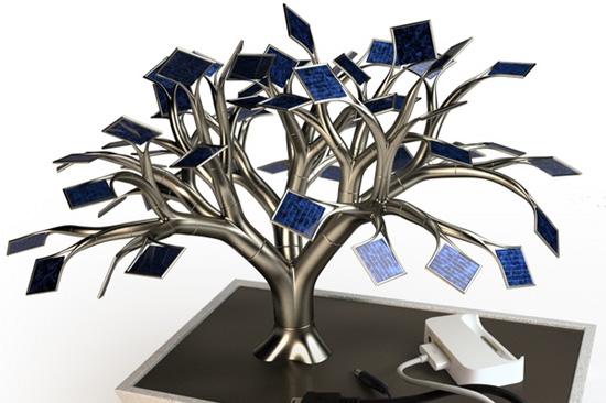 Solární bonsai od designéra Viviena Mullera dokáže nabít mobil.