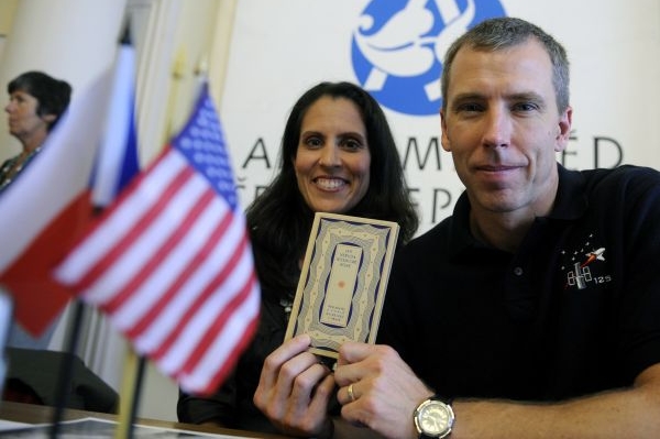 Feustel má v ČR nabitý program. Včera se zúčastnil přednášky.