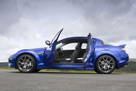 Modernizovaná Mazda RX-8 se v Česku prodávat nebude.
