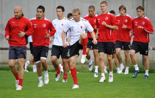 Fotbalisté Slavie při tréninku na odvetu se Šeriffem Tiraspol.