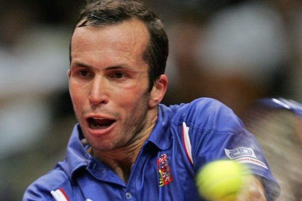 Radek Štěpánek při utkání s Argentincem Monacem.