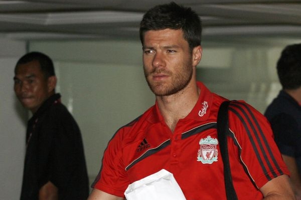 Nová posila Realu Madrid Xabi Alonso. Nová posila Realu Madrid Xabi Alonso.
