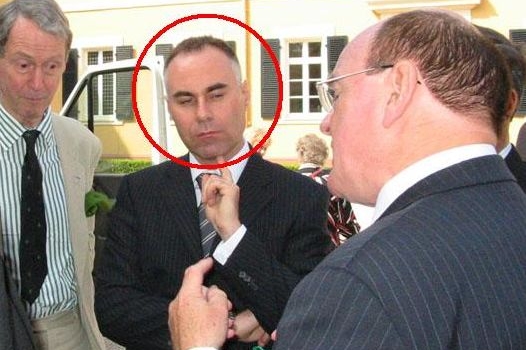 Markus M. Hasler (uprostřed) má pověst obchodníka s tvrdými lokty.