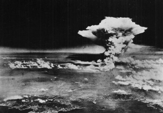Výbuch atomové bombě v Hirošimě.