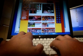 Porno, násilí a terorismus. Irácké úřady je na webu nechtějí.