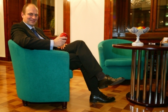 Petr Gandalovič doufá, že cestovky přestanou zneužívat peníze.