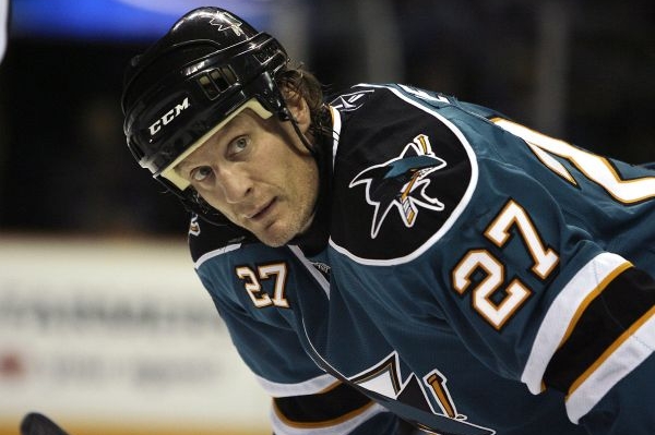 Slavný útočník Jeremy Roenick ohlásil konec kariéry. Slavný útočník Jeremy Roenick ohlásil konec kariéry.