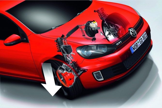 Nový Golf GTI přichází s elektronickou pomůckou se zkratkou XDS.