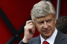 Kouč Arsene Wenger je z dalšího zranění Tomáše Rosického mrzutý.