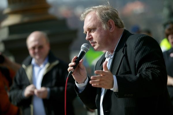 Poslanec Ransdorf díky volbám opět nabyl imunitu.