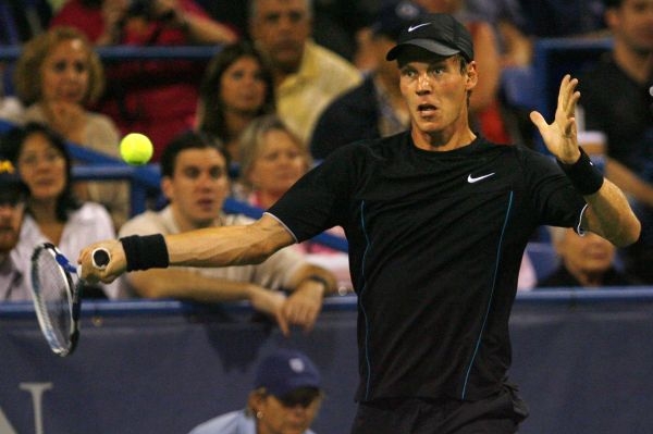 Tomáš Berdych v utkání proti Johnu Isnerovi.