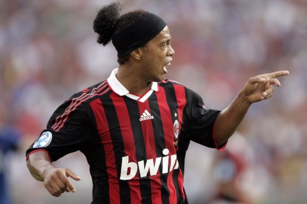 Brazilský fotbalista Ronaldinho. Brazilský fotbalista Ronaldinho.