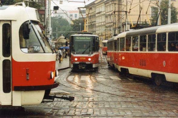 Tramvaje na Francouzské stojí (ilustrační foto). Tramvaje na Francouzské stojí (ilustrační foto).
