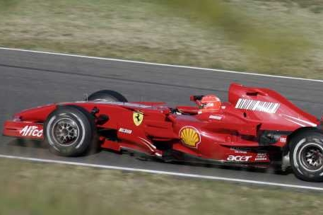 Schumacher v monopostu Ferrari F2007. Schumacher v monopostu Ferrari F2007.