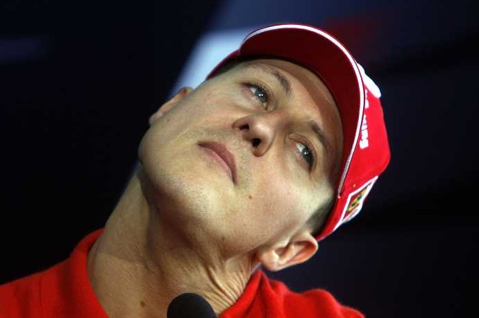 Michael Schumacher se do formule 1 nevrátí. Kvůli problémům s krkem.