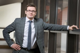 Pen&iacute;ze pro studenty protlačil vl&aacute;dnou exministr Ondřej Li&scaron;ka.