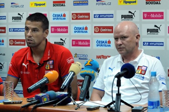 Milan Baroš s Ivanem Haškem na tiskové konferenci.