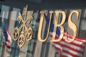UBS taj&iacute; informace o klientech podezřel&yacute;ch z daňov&yacute;ch &uacute;niků.