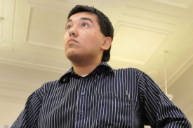 Maksudov trvá na osobní výpovědi svého bratra a známého.
