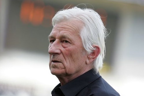 Karel Brückner usedl během zápasu Česko - Belgie jen na tribunu.