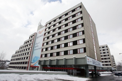 Bydlet lze různě (pokud máte ovšem štěstí). Na snímku Liberec.