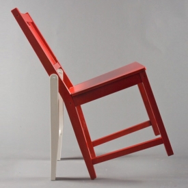 Houp&aacute;n&iacute; bez boul&iacute;? Třeba na Attitude chair od Degera Cengize.