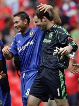 Radost Čecha a Lamparda po zisku Community Shield.
