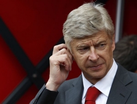 Arséne Wenger má problém: Jak nahradit Adebayora?