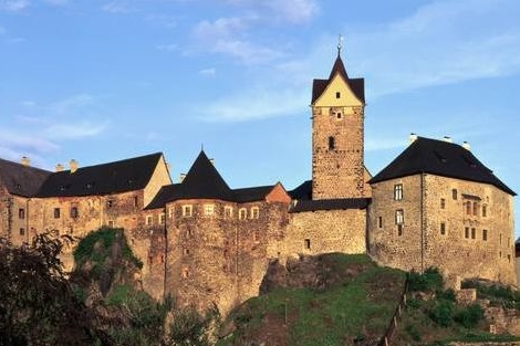 Hrad Loket na Sokolovsku patří k vyhledávaným památkám.