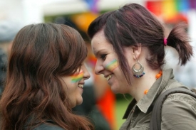 Proč nemůžeme m&iacute;t stejn&aacute; pr&aacute;va? ptaj&iacute; se homosexu&aacute;lov&eacute;.
