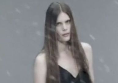 &quot;Strašidelná&quot; modelka Adina Fohlin. Alespoň podle uživatelů facebooku.