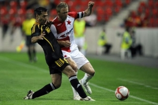 Stanislav Vlček (vpravo) při utkání s moldavským Šerifem Tiraspol.