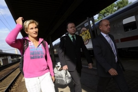 Barbora &Scaron;pot&aacute;kov&aacute; odjela s č&aacute;st&iacute; v&yacute;pravy do Berl&iacute;na ve čtvrtek vlakem.