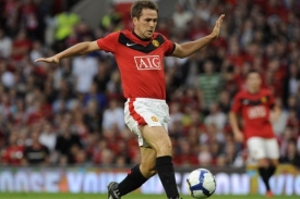 Michael Owen nastoupil na posledn&iacute;ch patn&aacute;ct minut z&aacute;pasu.