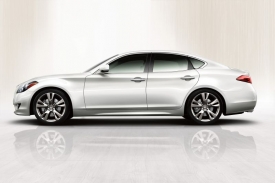 V nov&eacute;m Infiniti vy&scaron;&scaron;&iacute; středn&iacute; tř&iacute;dy by se měl představit prvn&iacute; naftov&yacute; motor t&eacute;to japonsk&eacute; značky, pro konkurenceschopnost na evropsk&yacute;ch trz&iacute;ch nezbytn&yacute;.