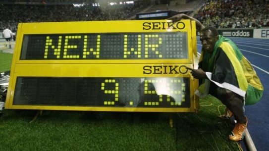 Usain Bolt vylepšil světový rekord v běhu na 100 m na 9,59 s. Usain Bolt vylepšil světový rekord v běhu na 100 m na 9,59 s.