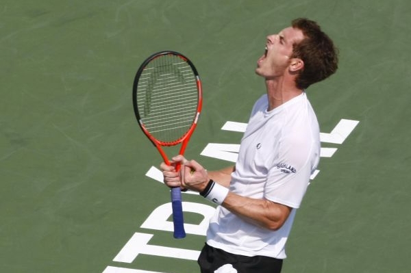 Britský tenista Andy Murray slaví vítězství v Montrealu. Britský tenista Andy Murray slaví vítězství v Montrealu.