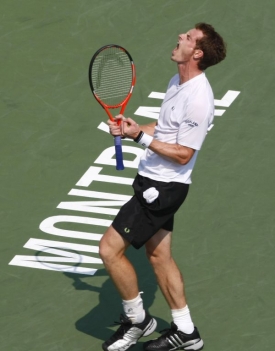 Britsk&yacute; tenista Andy Murray slav&iacute; v&iacute;tězstv&iacute; v Montrealu.