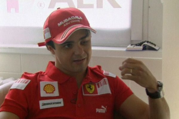Pilot formule 1 Felipe Massa se zotavuje ze zranění hlavy.