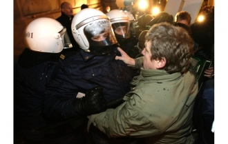 Demonstrace proti hospodářské politice vlády v Rize (leden 2009).