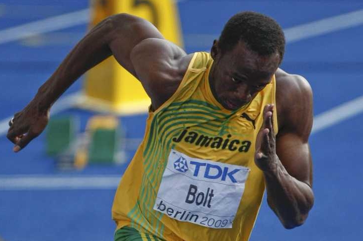 Jamajský sprinter Usain Bolt na trati 200 metrů.