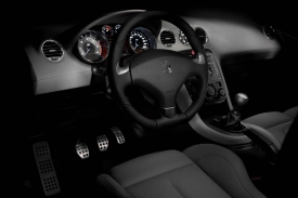 Kabina RCZ je téměř stejná jako v 308 CC.